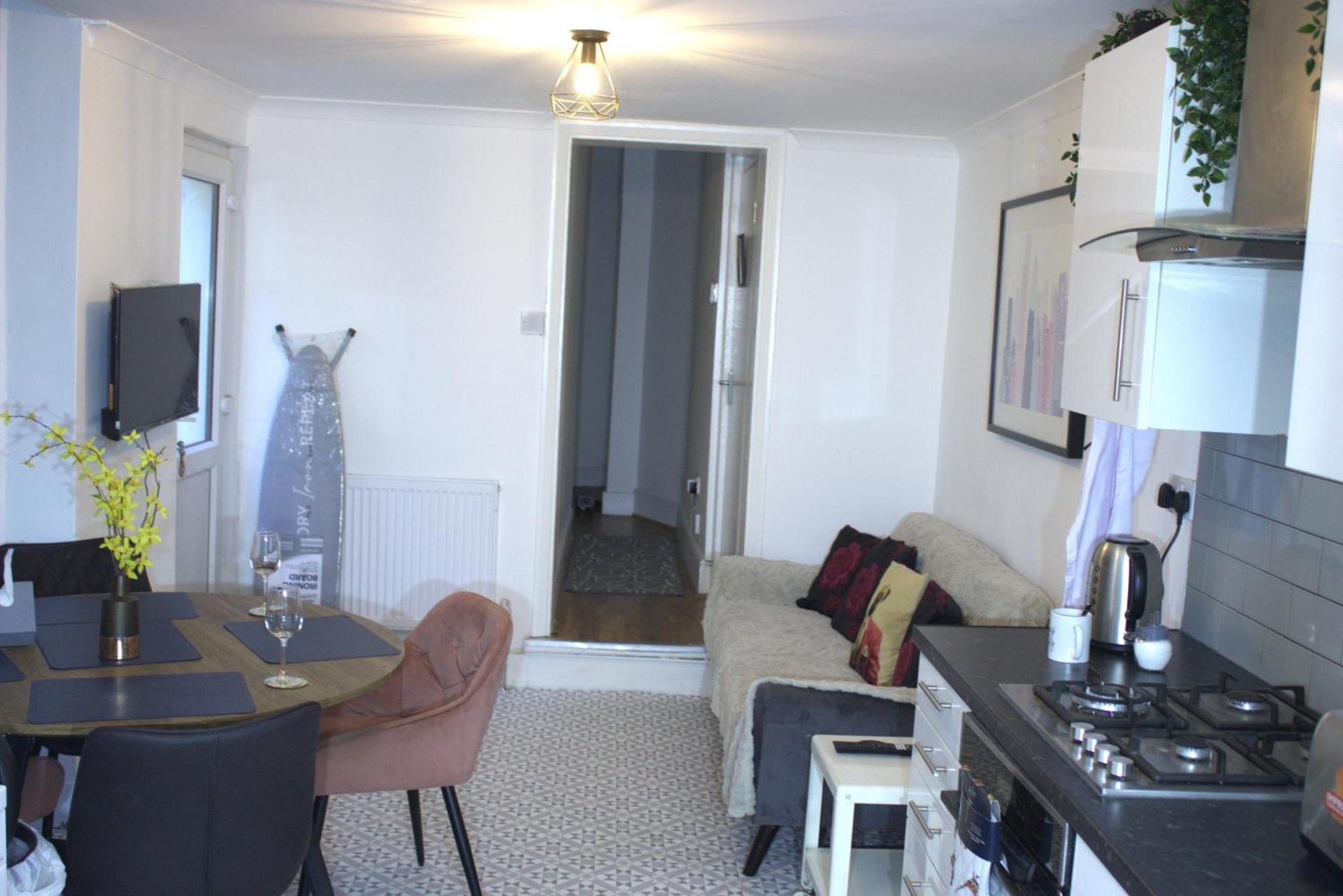Two Bedroom Flat Near Transport & Shops London Exterior photo