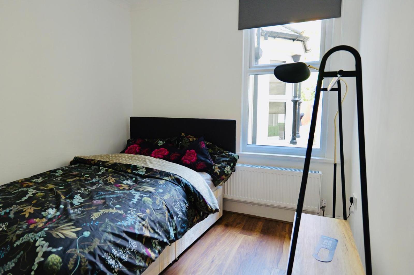 Two Bedroom Flat Near Transport & Shops London Exterior photo